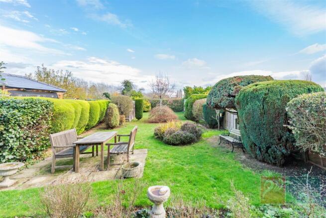 2 bed property, in Linton Road, £400,000