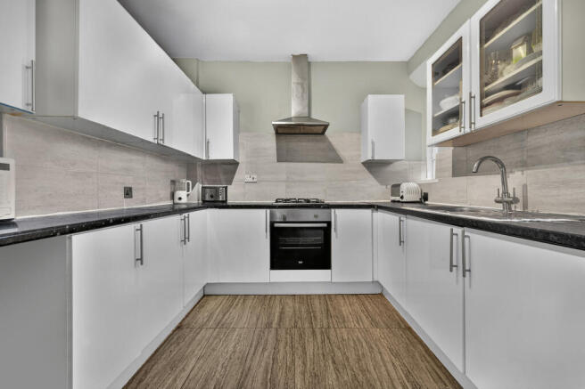4 bed property, in Kentwell Close, £400,000