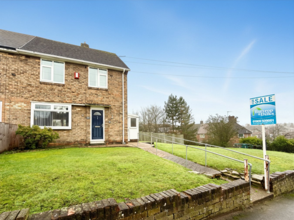 2 bed property, in Kingston Road, £165,000