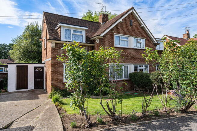 2 bed property, in Long Dyke, £450,000