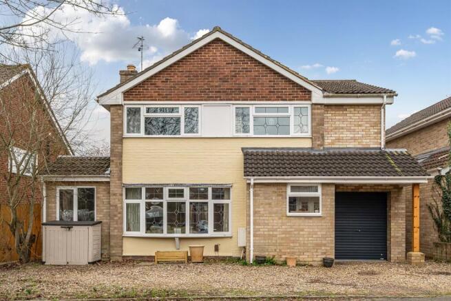 5 bed property, in Great Hill Crescent, £715,000