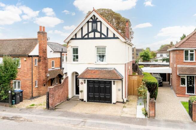 4 bed property, in Bridge Road, £600,000