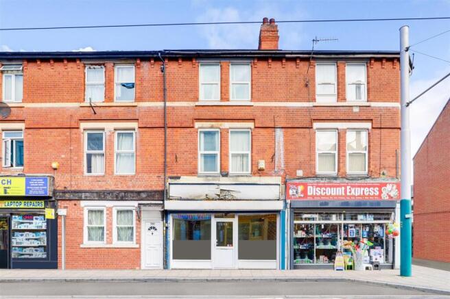 2 bed property, in Radford Road, £210,000
