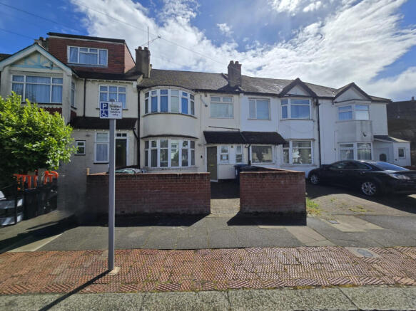 3 bed property, in Woodville Road NW11, £750,000