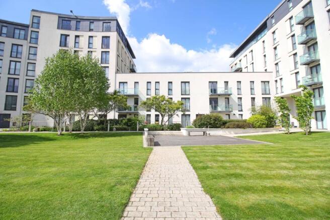 1 bed property, in The Hayes, £149,950