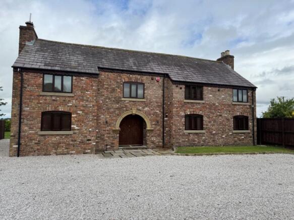 4 bed property, in Ivy House Farm, £850,000