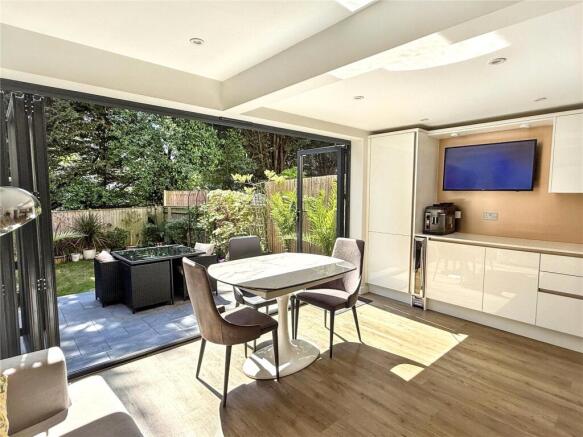 4 bed property, in South Close, £765,000