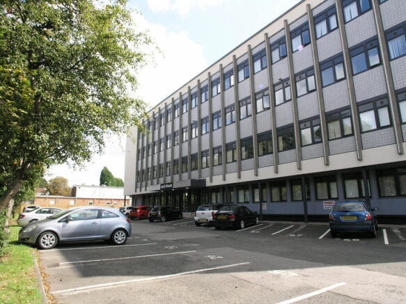 2 bed property, in Kingswinford, £55,000