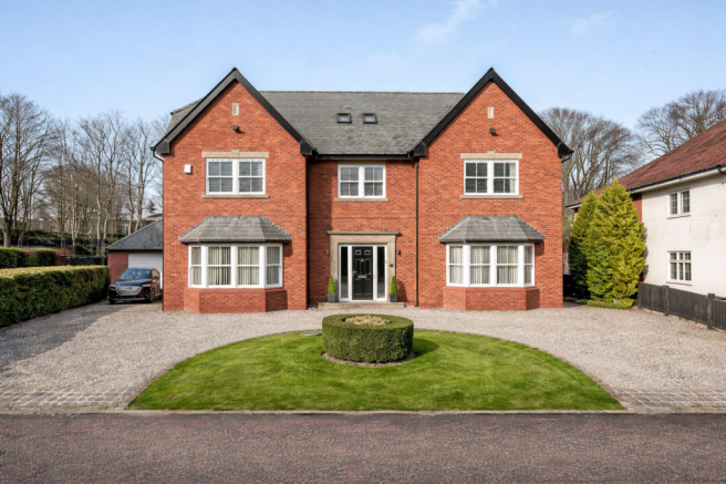 6 bed property, in Farington Lodge Gardens, £975,000