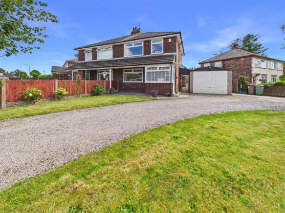 3 bed property, in Bushey Lane, £249,950