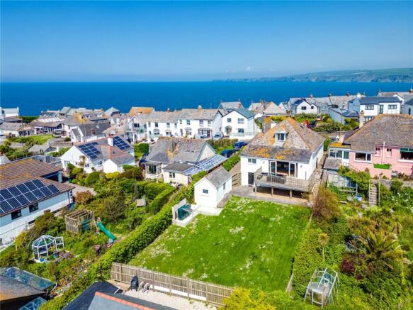 5 bed property, in New Road, £649,500