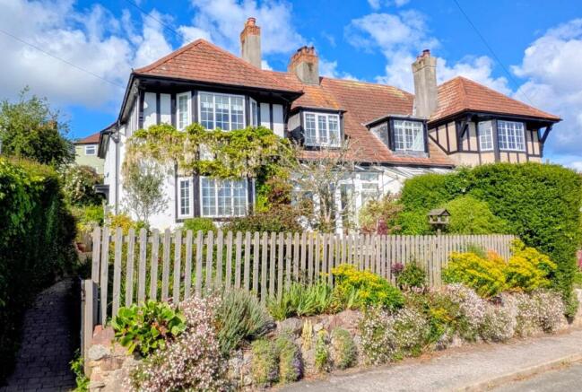 4 bed property, in Littlefield, £595,000