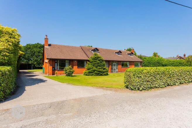 5 bed property, in Woolden Road, £725,000