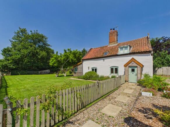 3 bed property, in London Road, £600,000