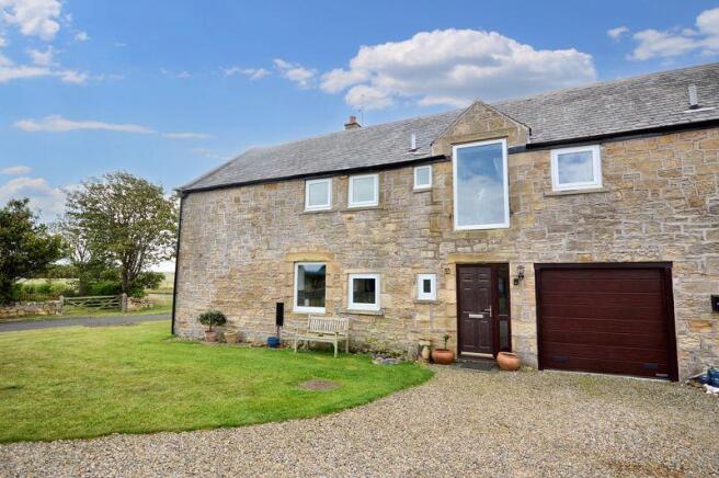 4 bed property, in Farm Court, £350,000