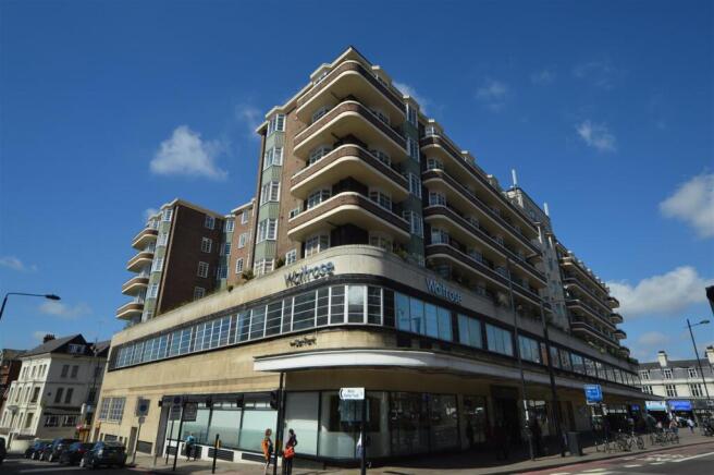 1 bed property, in St Johns Court Finchley Road NW3, £515,000