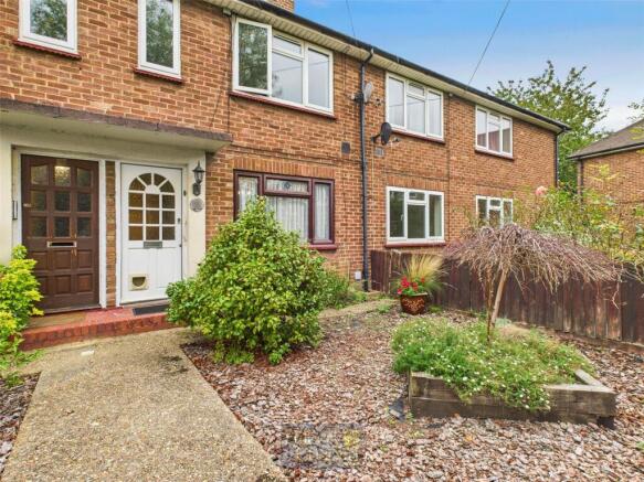 2 bed property, in Hawthorn Avenue, £250,000