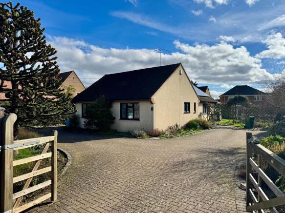 3 bed property, in Cobbins Chase, £600,000