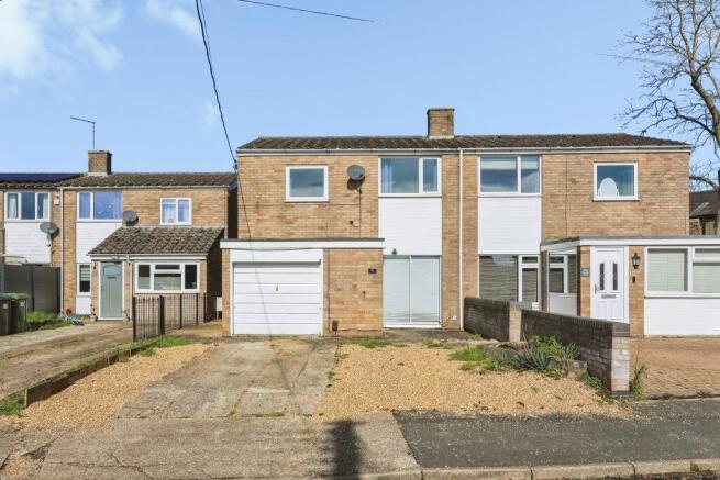 3 bed property, in Pinfold Lane, £329,000
