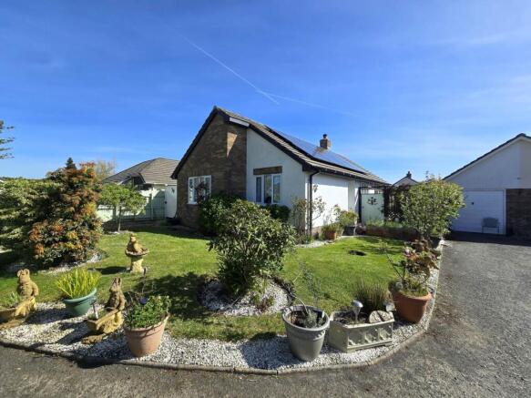 2 bed property, in Manor Park, £325,000