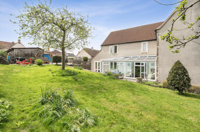 4 bed property, in Main Street, £750,000