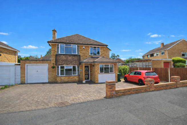 3 bed property, in Broomfield Road, £450,000