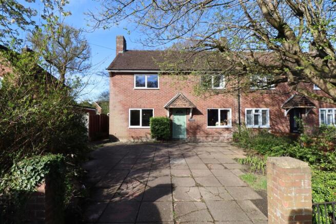 3 bed property, in Conway Drive, £475,000