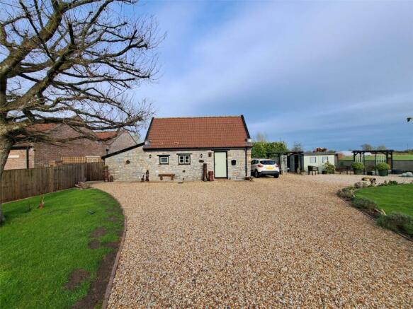 1 bed property, in Kingsway, £317,500