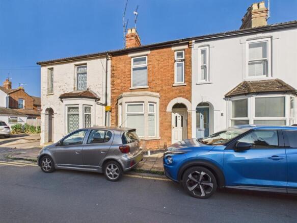 3 bed property, in Queens Park, £220,000