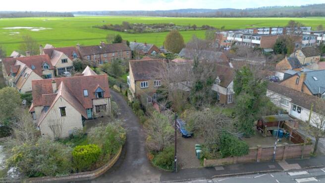 3 bed property, in Godstow Road, £750,000