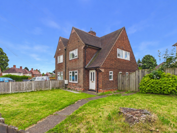 3 bed property, in Ambleside Road, £190,000