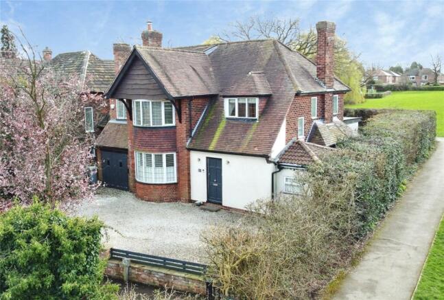 4 bed property, in Grangeway, £850,000