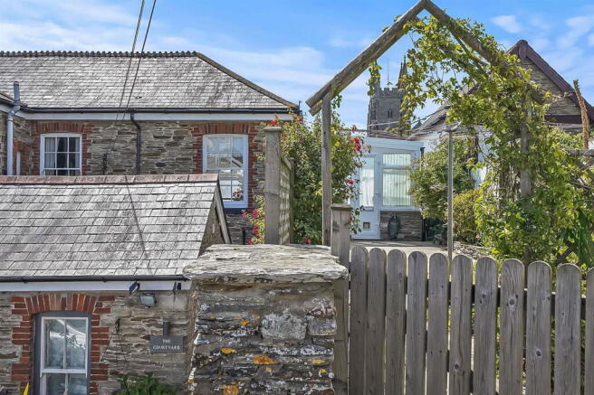 4 bed property, in Evandon House, £389,950