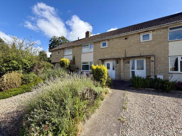 2 bed property, in Lower Hyde Road, £140,000