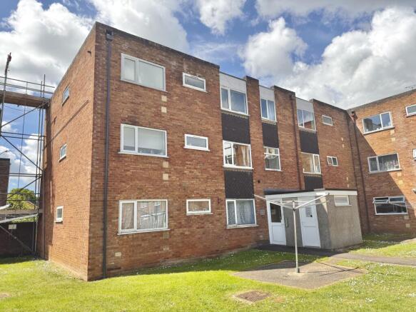 2 bed property, in 30 Chargrove Yate, £100,000