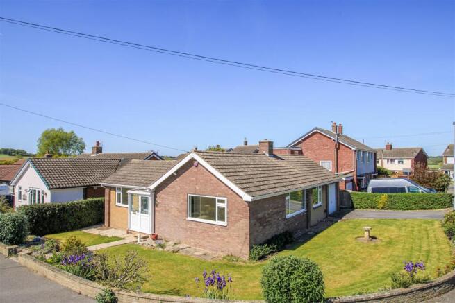 2 bed property, in Hallgarth Road, £305,000