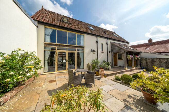 4 bed property, in Taunton Road, £545,000