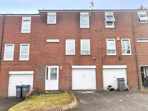 3 bed property, in Marywell Close, £180,000