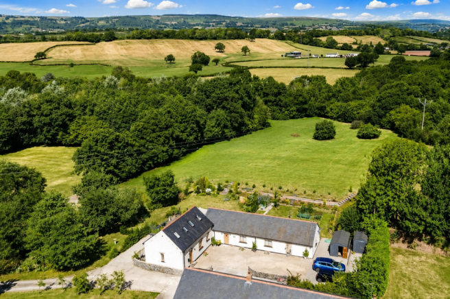 3 bed property, in Pentre Lane, £725,000