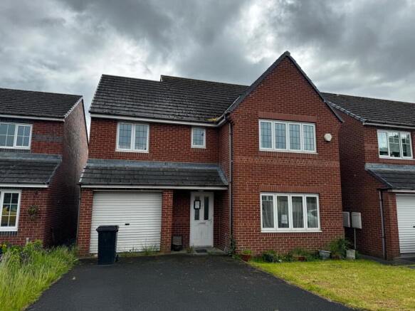 4 bed property, in 15 Orchard View, £140,000