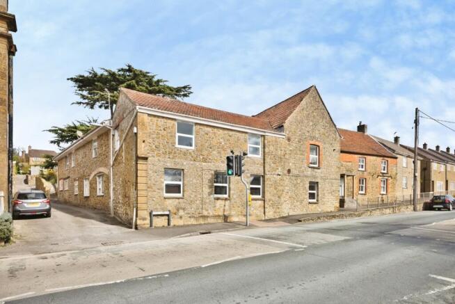 2 bed property, in Rutters Lane, £140,000
