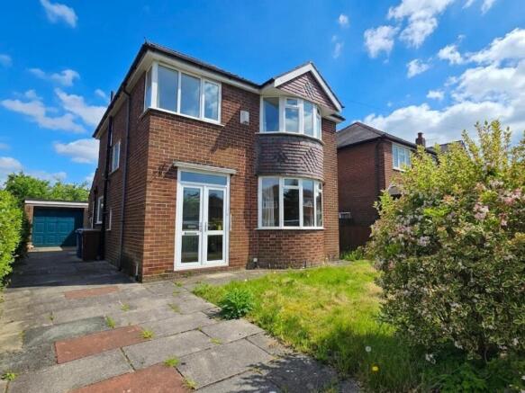 3 bed property, in Drayton Drive, £425,000