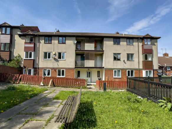 2 bed property, in Flat 5 Aydon House, £23,000