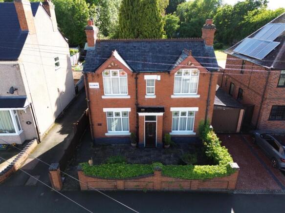 2 bed property, in Ash Green Lane, £265,000