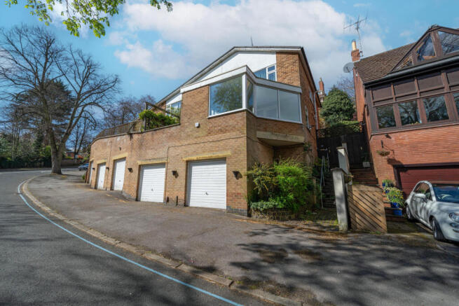 4 bed property, in Tennis Drive, £475,000