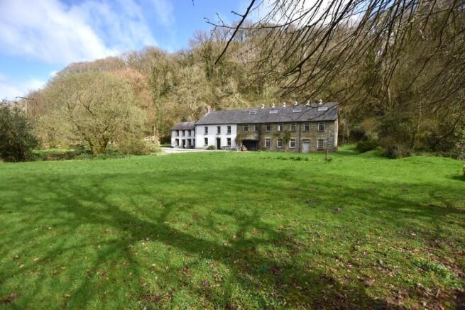 5 bed property, in Gilfach Vale, £750,000