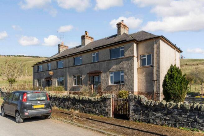 3 bed property, in 2 Cortleferry, £105,000