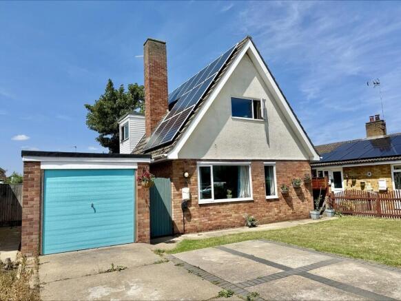 3 bed property, in Conifer Close, £250,000