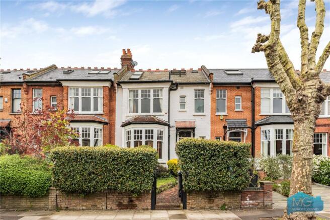5 bed property, in Grand Avenue, £2,000,000