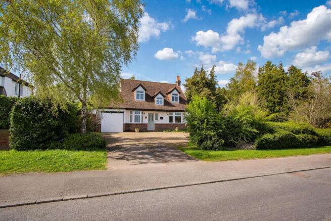 3 bed property, in Woodmansterne Lane, £925,000